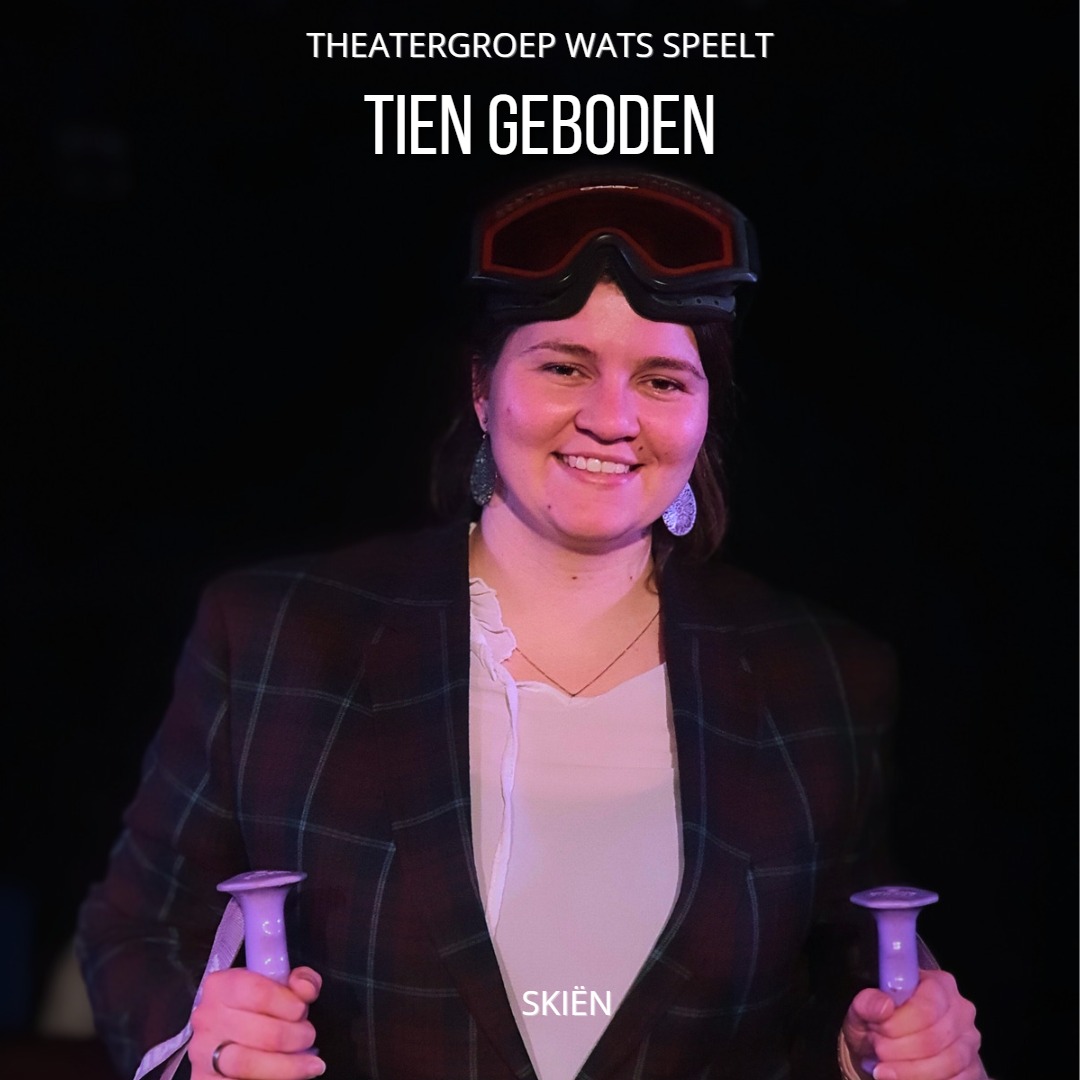 Het is nu natuurlijk al lang geen tijd meer om te wintersporten, maar een paar van onze spelers trekken toch nog de ski's uit de kast. Het verhaal speelt zich namelijk af in Polen en daar is toch wel sneeuw gevallen. Dus gaan de personages vrolijk op wintersport, bijvoorbeeld in Spitzkügel, zoals Mariusz die hier op de foto staat. Al had hij dat misschien beter niet kunnen doen..
Wil jij weten waarom niet? Kom kijken naar de Tien Geboden! De voorstelling is 15, 16, 17, 23, 24 en 25 juni. Aanvang om 20:30, op zondag om 14:30. Kaartjes zijn nu te koop via theatergroepwats,nl
#theater #amateurtheater #theaterdenhaag #haagstheater #geloof #liefde #familie #tiengeboden #theatervoorstelling #theaterlife