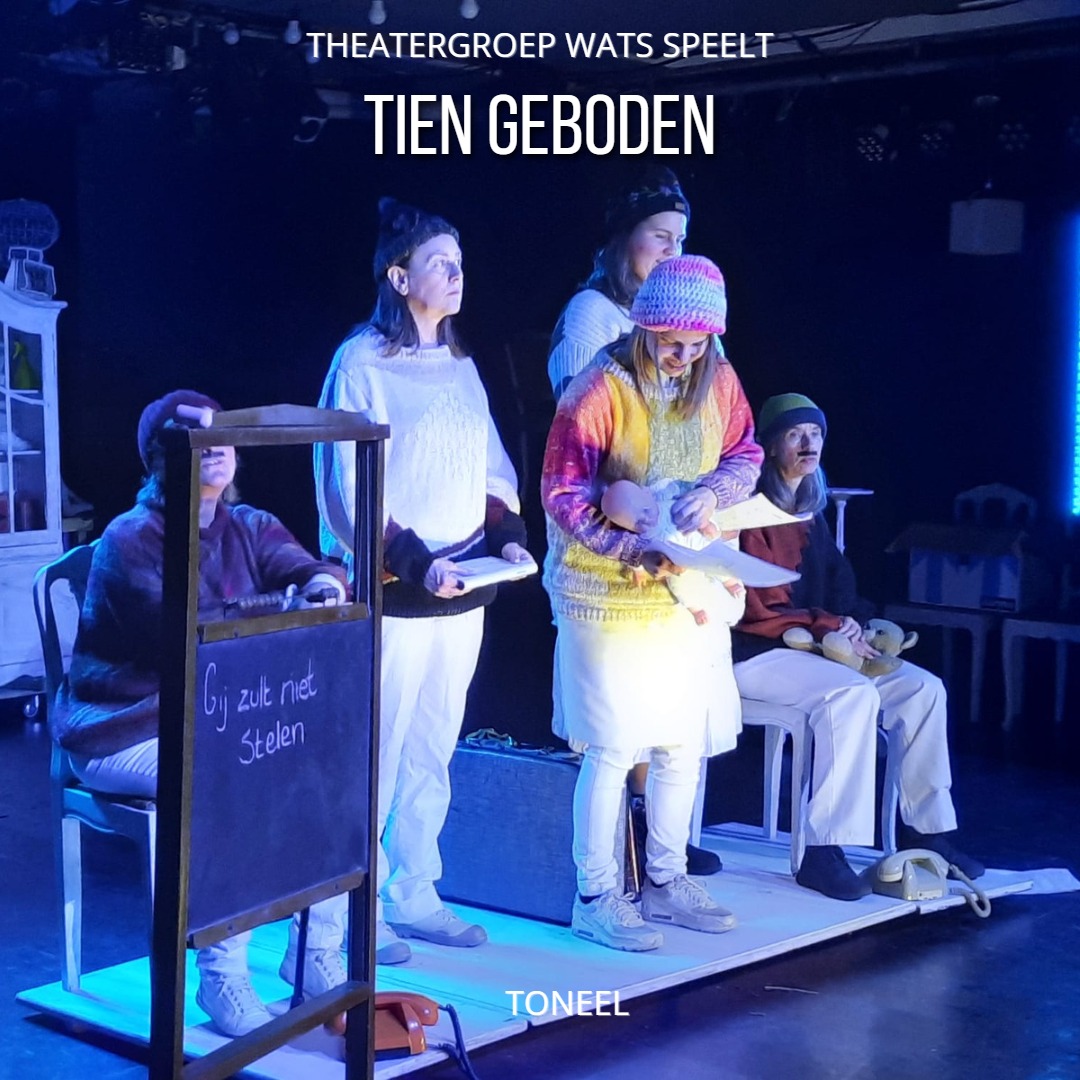 En dan is het bijna zover.. Over een anderhalve week staan we al op de planken! Dus wordt het tijd voor een throwback foto, waarin we nog met het script in ons handen stonden. Voor het eerst deze scène gerepeteerd. En het ging eigenlijk vrij snel al best goed! Gelukkig had regisseur David Geysen van @houseofrat.nl al een heel duidelijk beeld. Met de muziek erbij had het ook al snel een bijzonder effect.
Natuurlijk zijn we nu wel wat verder. En dan is het extra leuk om even terug te kijken. Kom jij ook kijken? De Tien Geboden speelt 15, 16, 17, 23, 24 en 25 juni. Aanvang om 20:30, op zondag om 14:30. Kaartjes zijn nu te koop via theatergroepwats,nl
#theater #amateurtheater #theaterdenhaag #haagstheater #geloof #liefde #familie #tiengeboden #theatervoorstelling #theaterlife